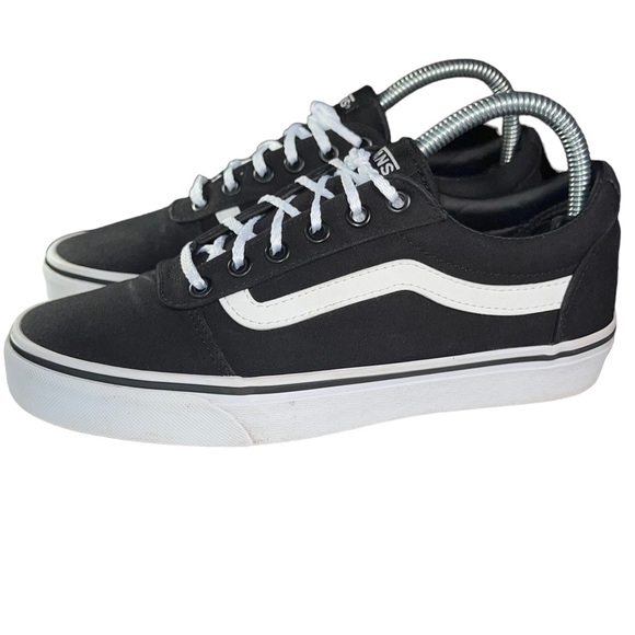 Vans Shoes - Vans Black and White Ward Style Sneakers Womens Shoes Size 8